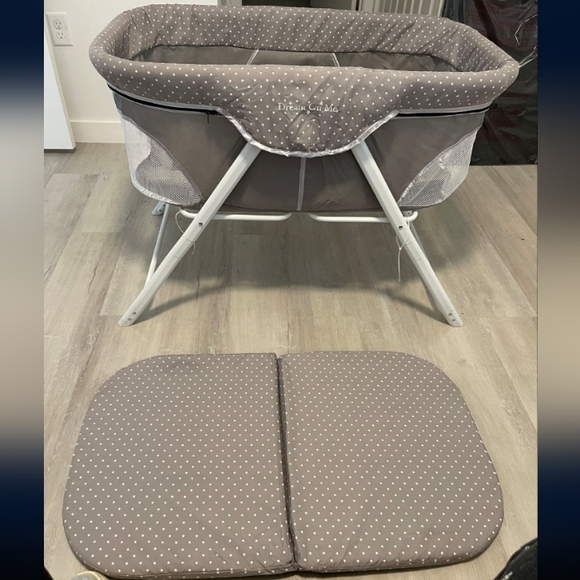 Dream On Me Baby Bassinet - Picture 2 of 3